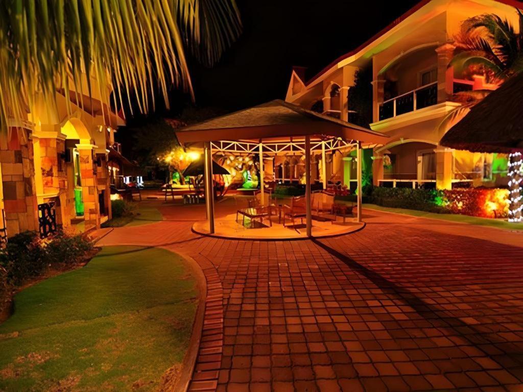 Moonbay Marina The Villas Olongapo City Exteriör bild