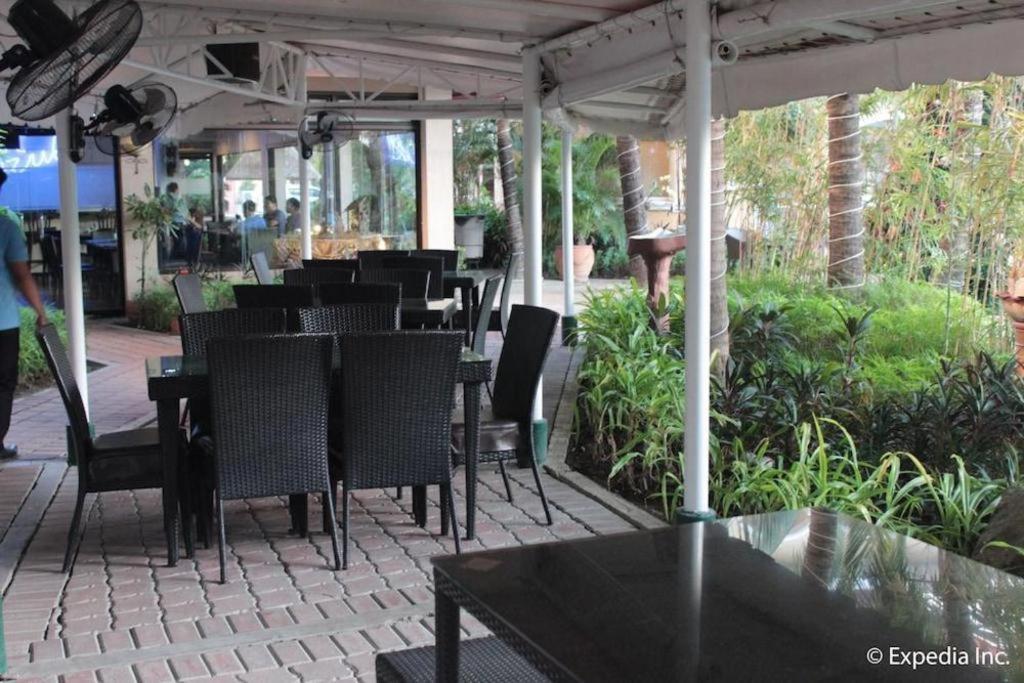 Moonbay Marina The Villas Olongapo City Exteriör bild