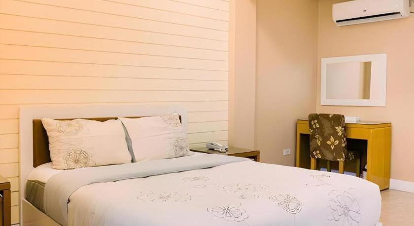 Moonbay Marina The Villas Olongapo City Exteriör bild